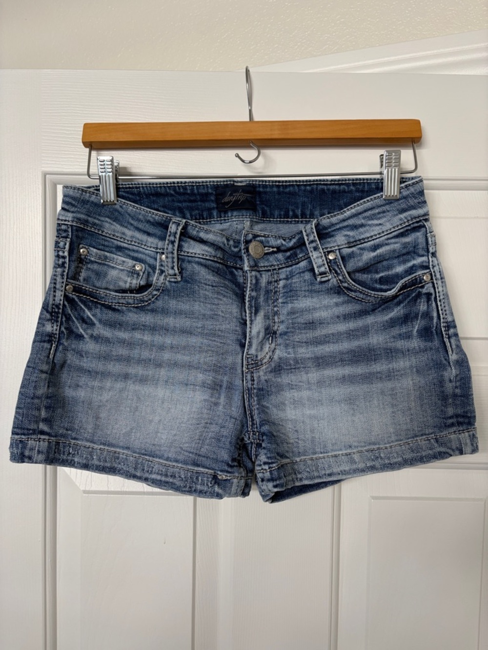 Daytrip Faded Blue Denim Shorts Size 28